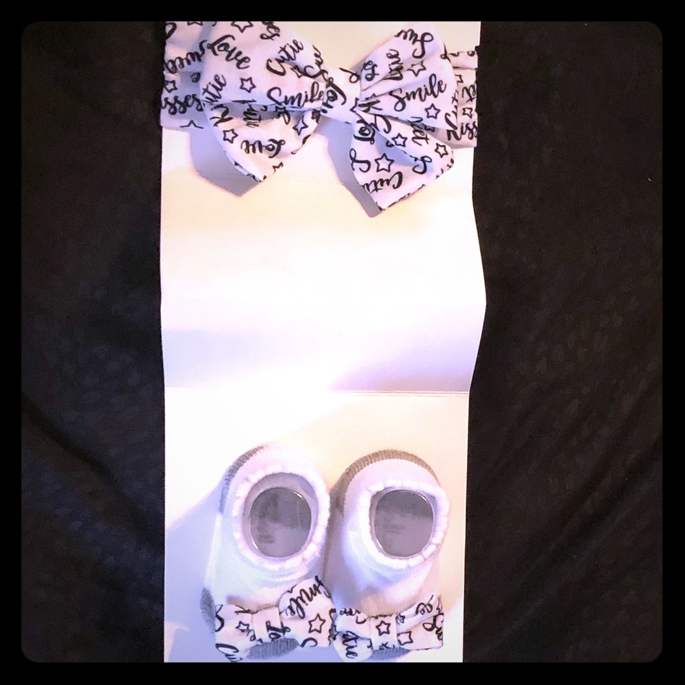NWOT Nicole Miller Headwrap & 1 Pair Sock Set